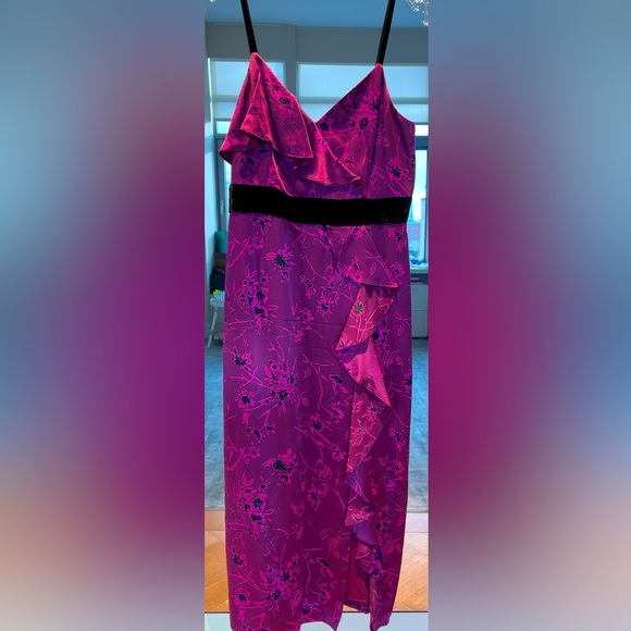 Cinq á Sept Lara Sleeveless Floral-Print Satin Cocktail Dress with Velvet Trim - Picture 2 of 5